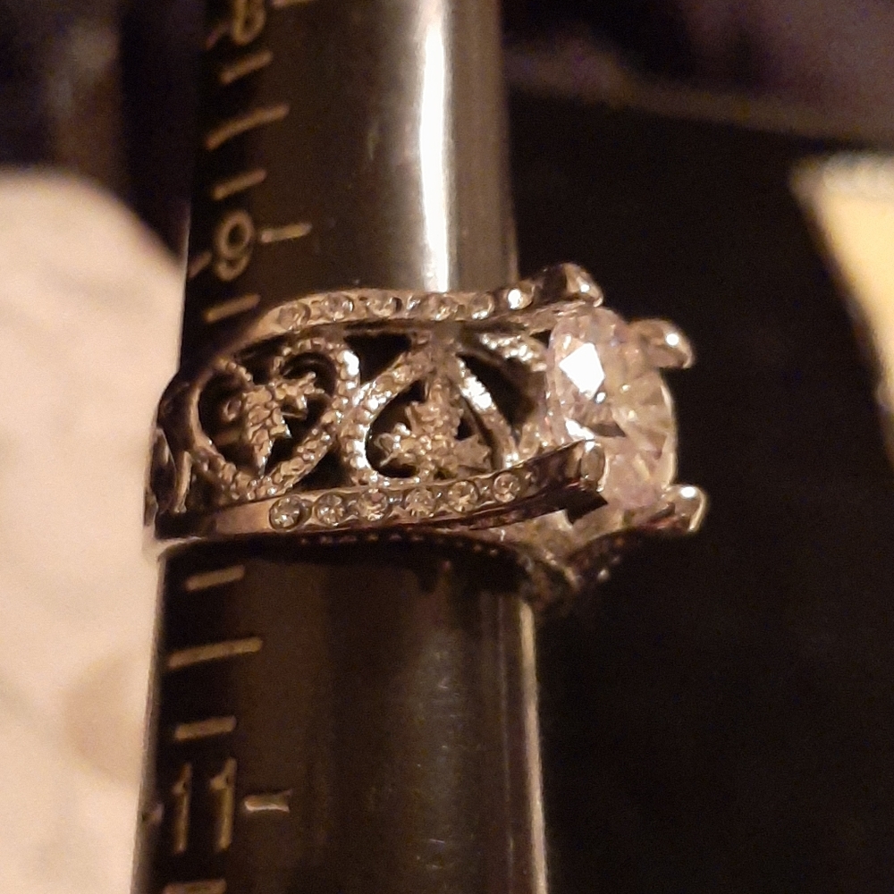 HUGE PRICE DROP!!  SHOWSTOPPER HIGHTOP RING